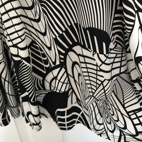 NWOT TRICOTTO Black White Abstract Midi Dress S/M Fit Short Sleeve Flare - Picture 5 of 10